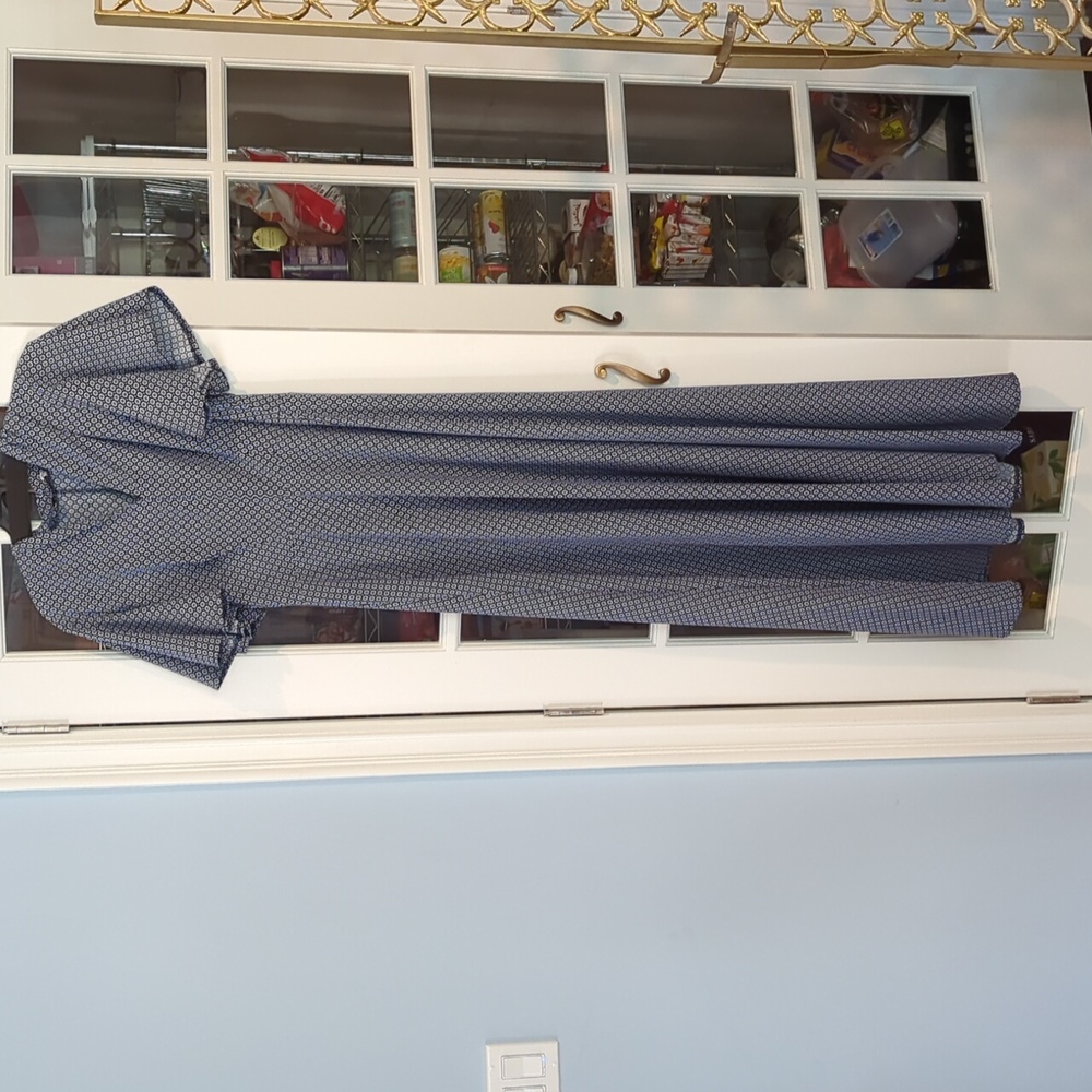 Maxi dress with flutter sleeves